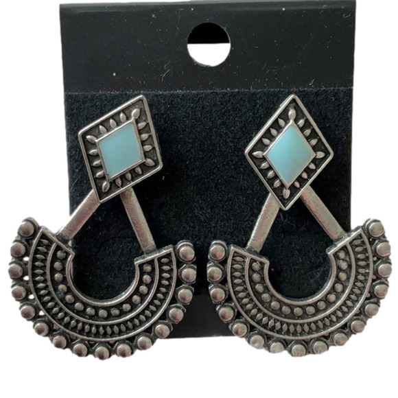 BOHEMIAN STYLE SILVER TONE EARRINGS WITH A BLUE STONE - Picture 1 of 3